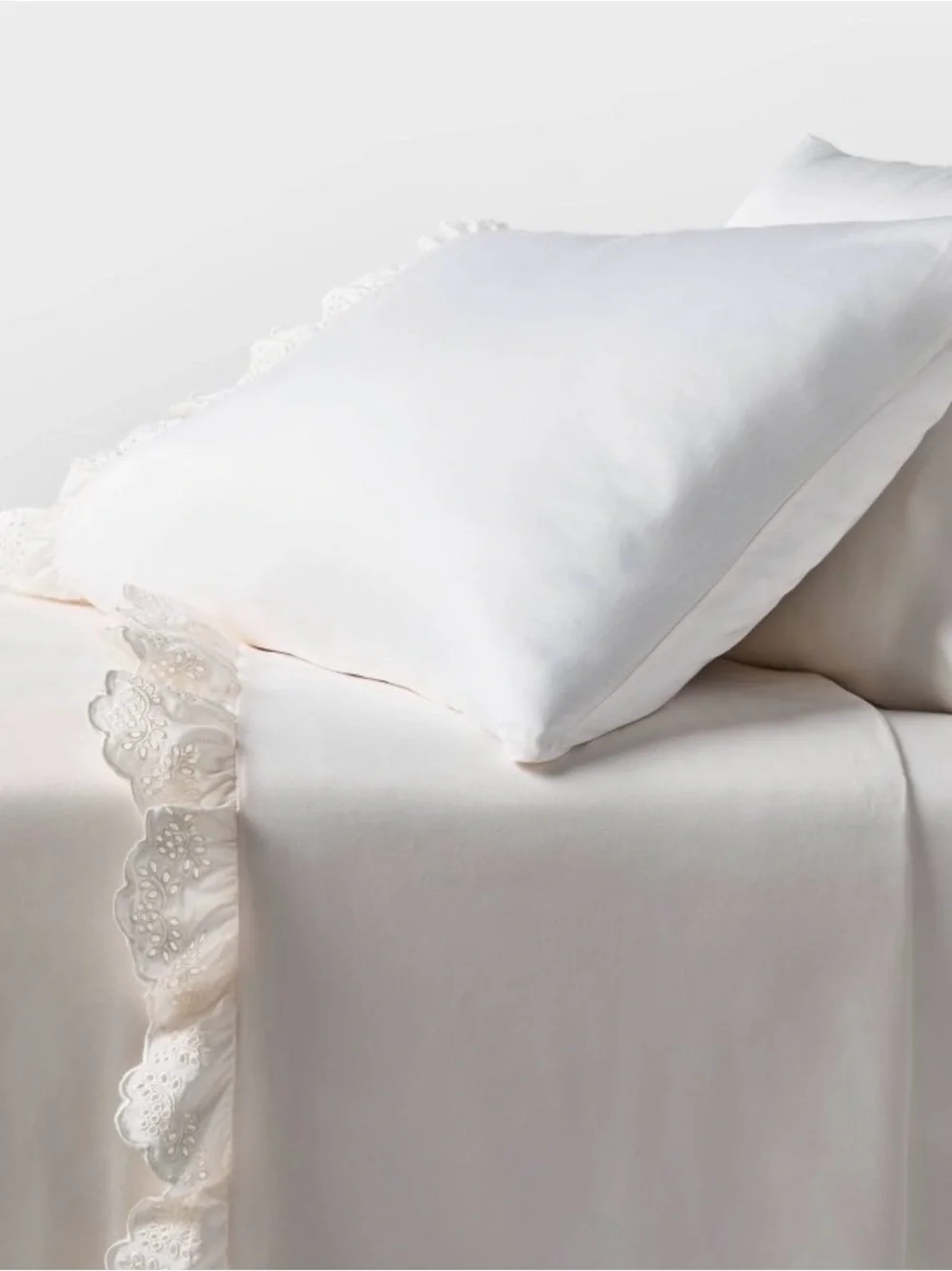 Threshold Queen 400 Thread Count Performance Sheet Set Ivory Eyelet Ruffle Hem